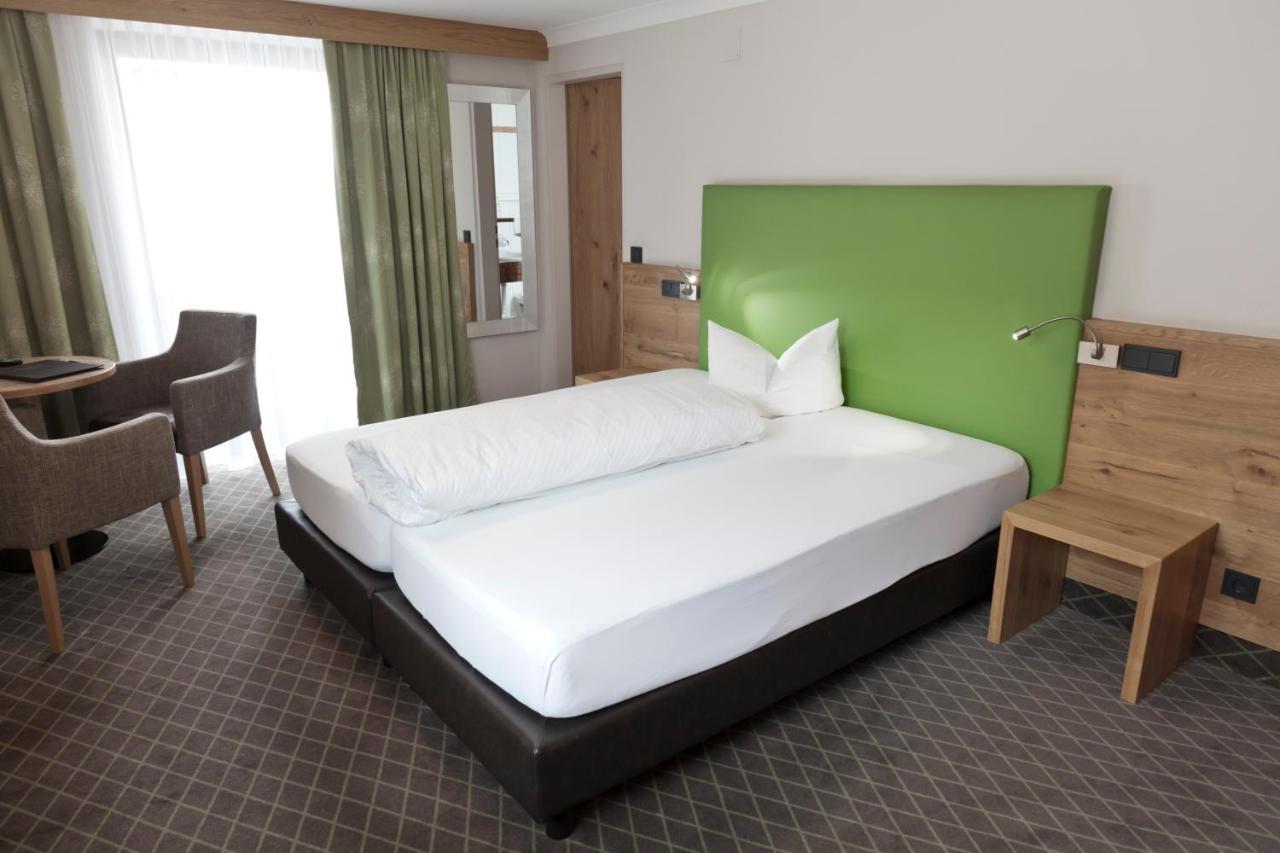 Hotel Mozart Landeck Quarto foto